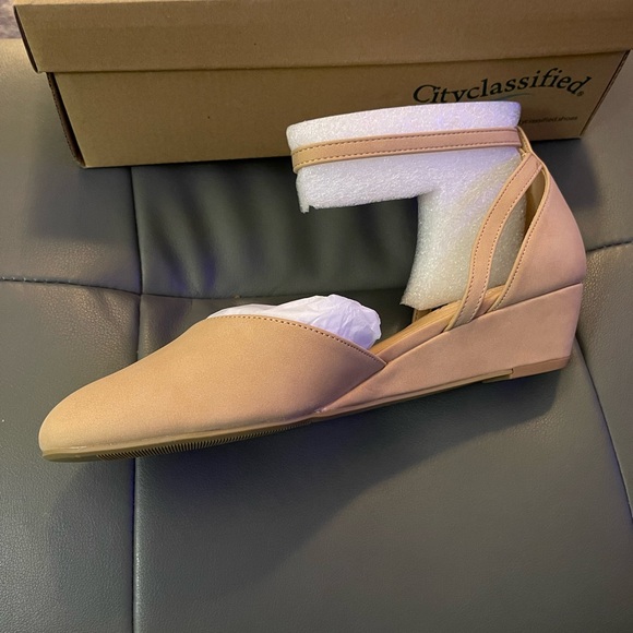 Nude/Tan Small Wedge Shoes - Picture 4 of 4